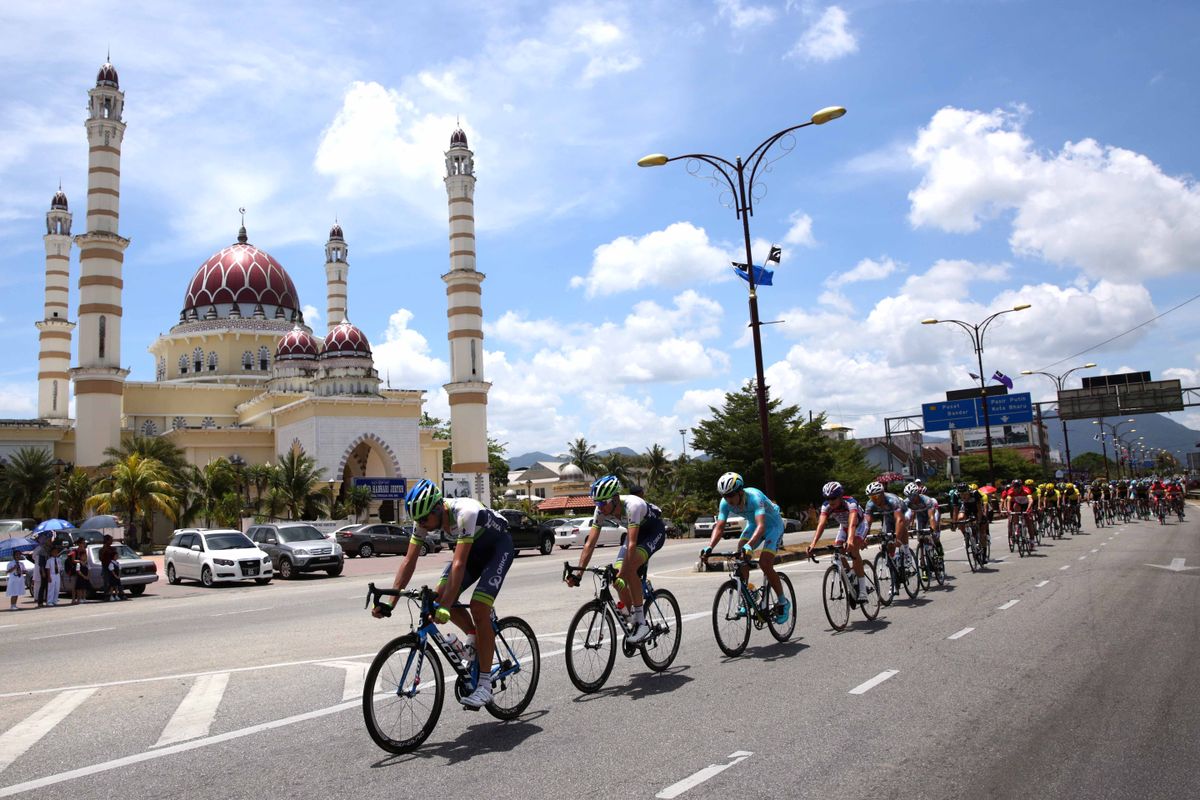 Orica-GreenEdge on the front of the peloton