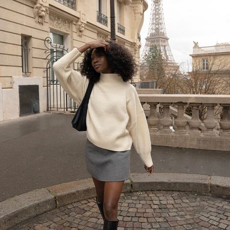 Photo of Emmanuelle Koffi in Paris fluffing her hair 