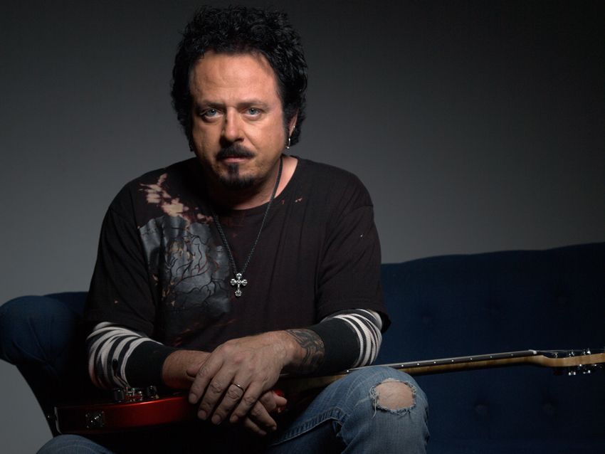 Steve lukather bridges 2023. Стив Лукатер. Steve Lukather Luke album. Steve Lukather Transition album. Тото гитарист.