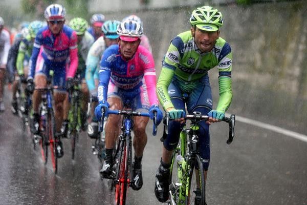 Alessandro Spezialetti (Liquigas) drives the gruppo.