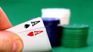 Finger, Indoor games and sports, Gambling, Carmine, Games, Nail, Card game, Baize, Material property, Thumb,