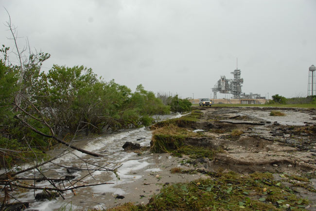 Space Shuttle Atlantis Beats Weather for Move