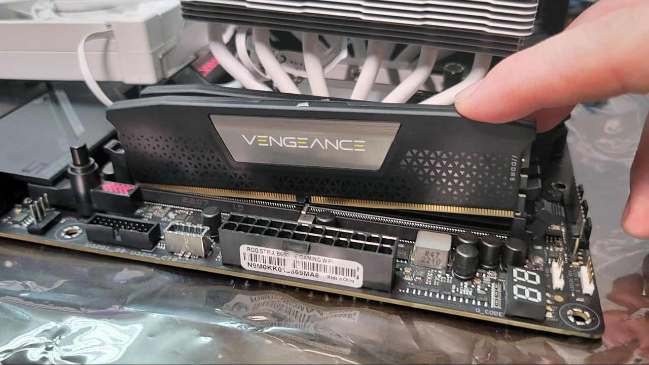 Installing DDR4 RAM