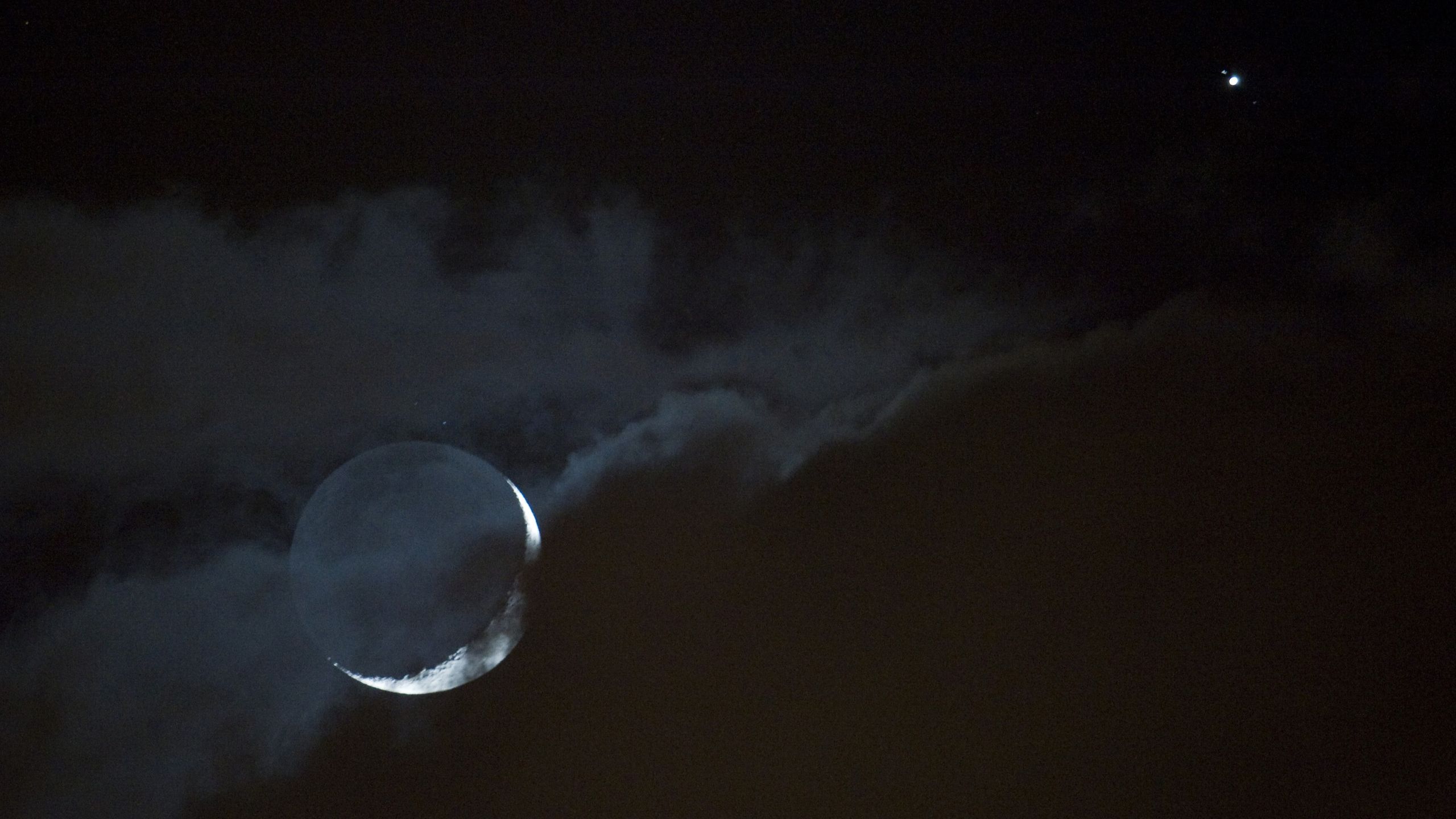 A Celestial Embrace: How to Spot Jupiter Beside the Moon on May 20