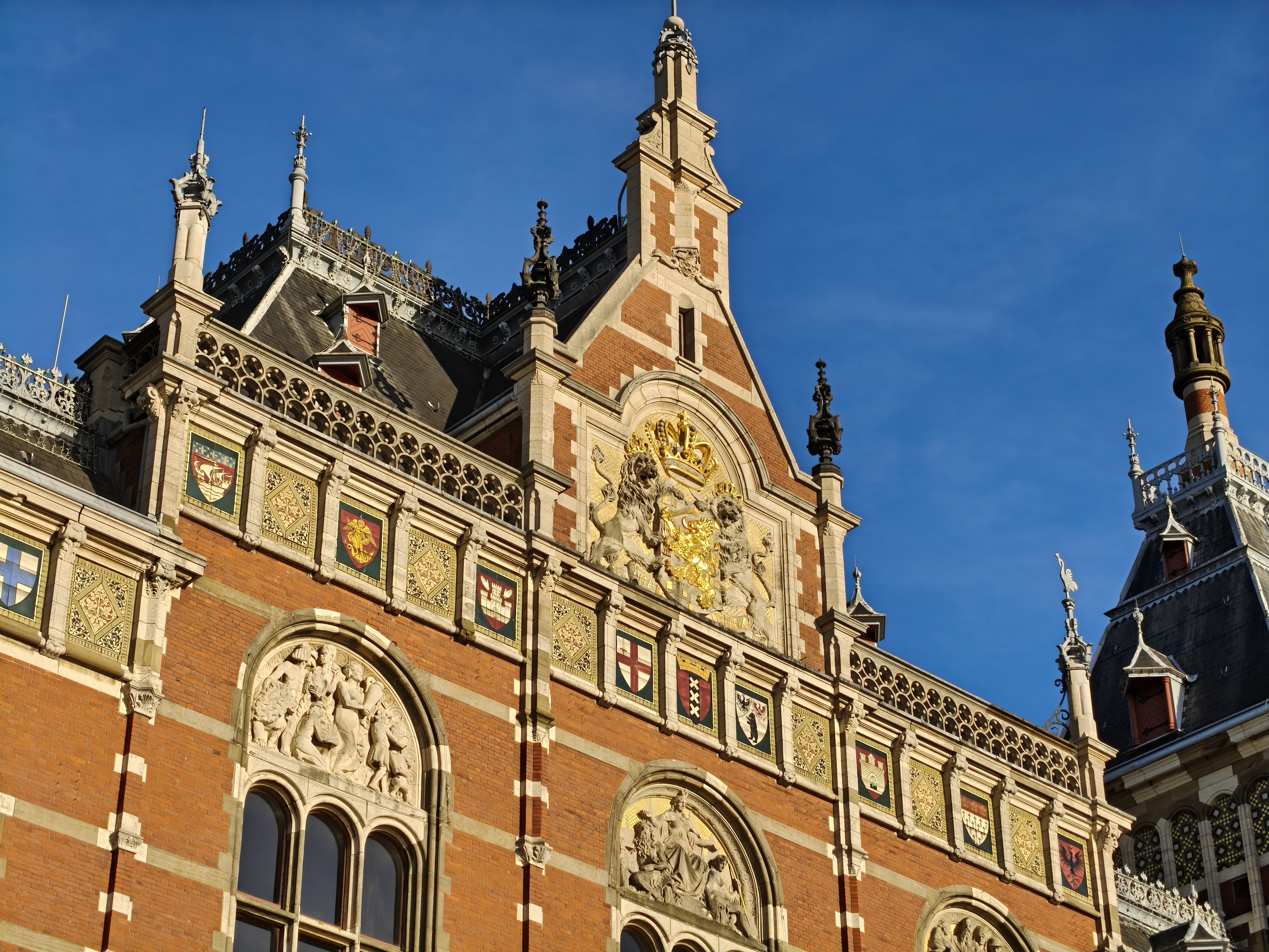 Oppo Find X8 camera sample Amsterdam Centraal 3x zoom