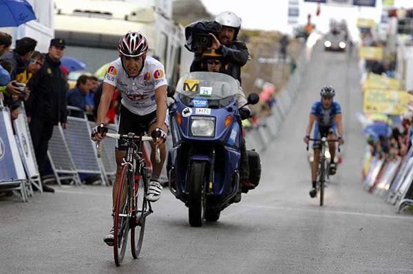 Carlos Sastre (CSC) comes in ahead of Danielson
