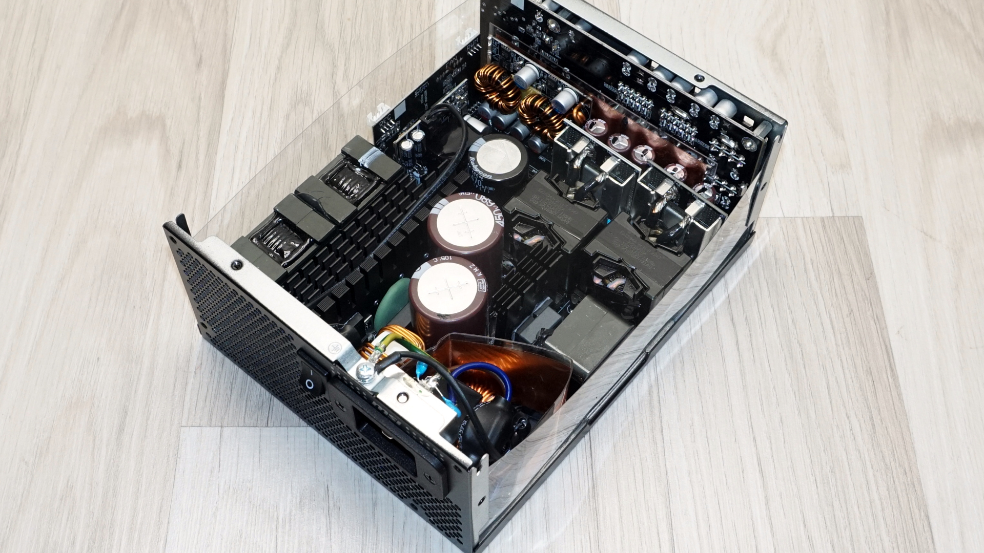 MSI MPG Ai1600TS PCIE5 PSU