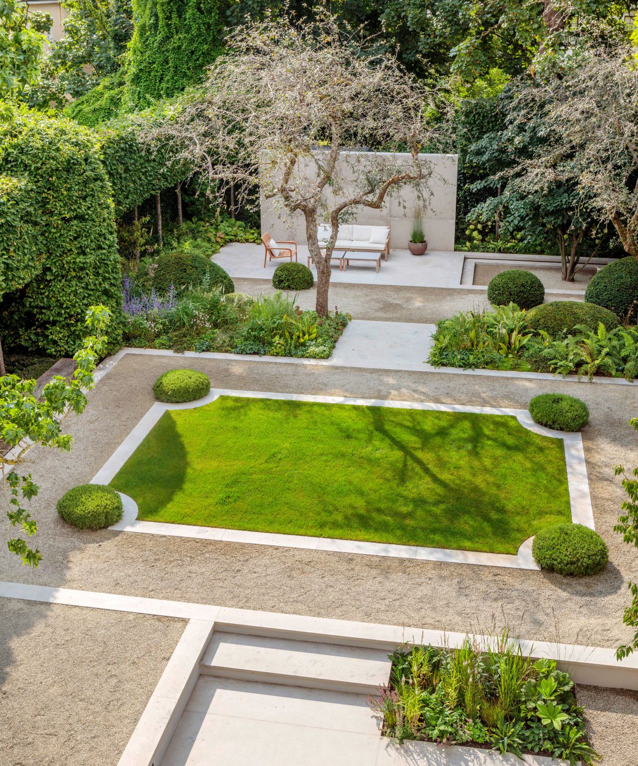 A minimalist city garden of outdoor rooms with innovative topiary