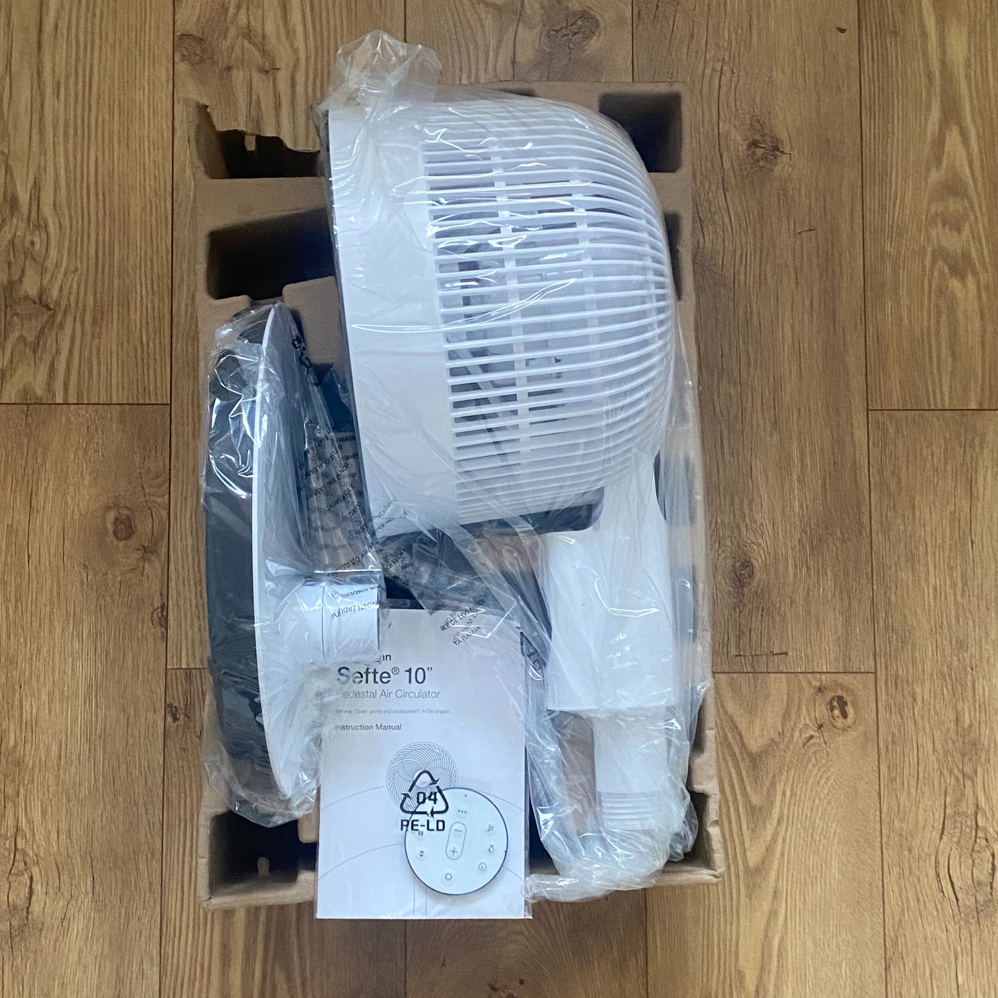 Packaging of the Meaco MeacoFan Sefte 10'' pedestal air circulator fan