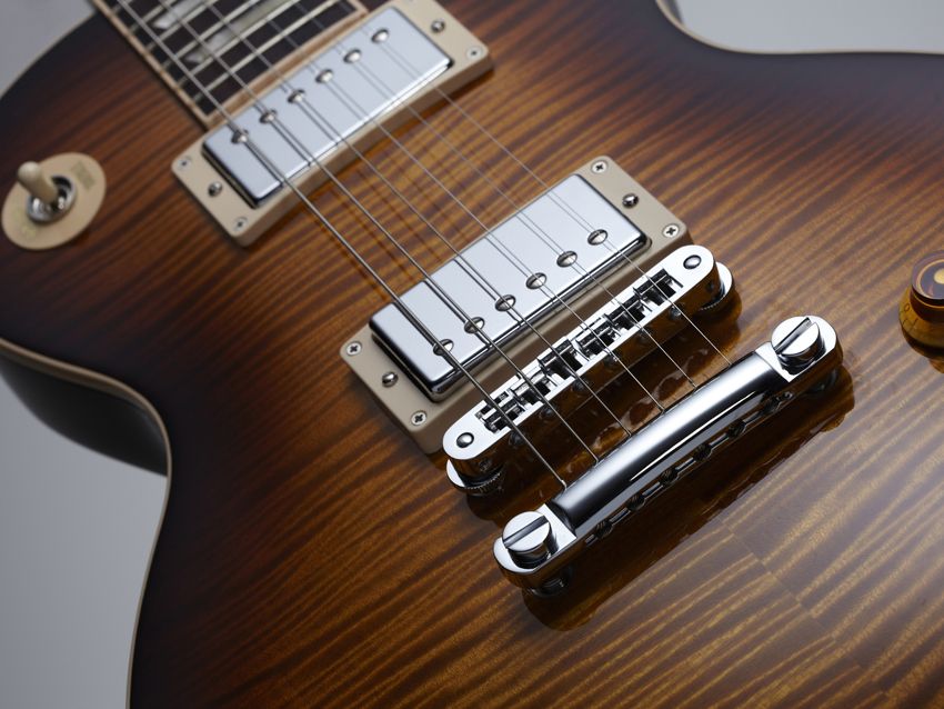 The Les Paul's tonal options have been expanded, via push/pull switches.