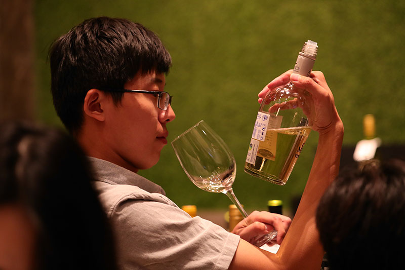 DAWA Beijing 2018 Grand Tasting checking label