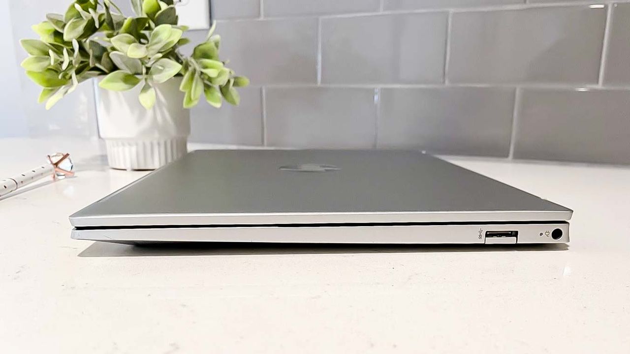 HP Pavilion Aero 13 ports