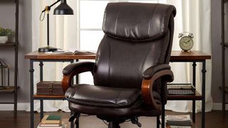 La-Z-Boy Trafford Big and Tall Executive Office Chair review: An image showing the chair in deep brown positioned against a wooden desk