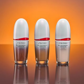  Shiseido Revitalessence Skin Glow Foundation