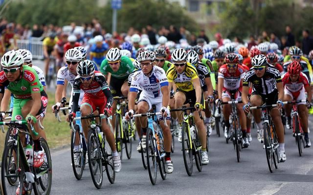 The peloton cornering.