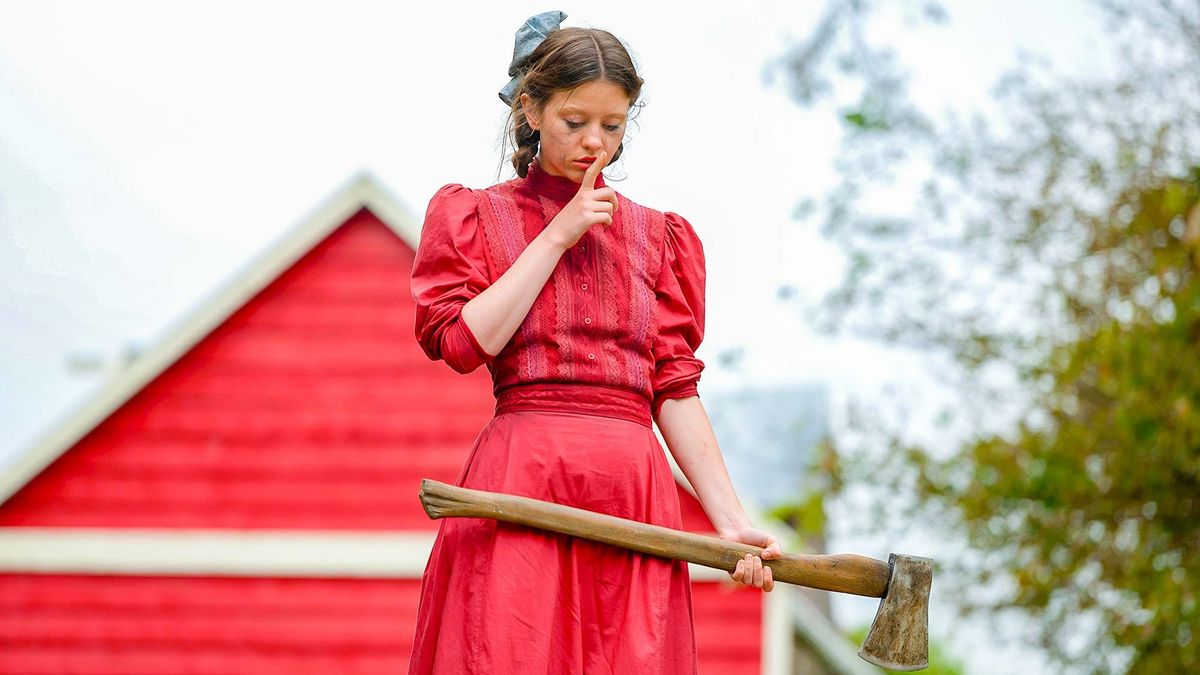 Mia Goth as Pearl, holding an hatchet, in Pearl.