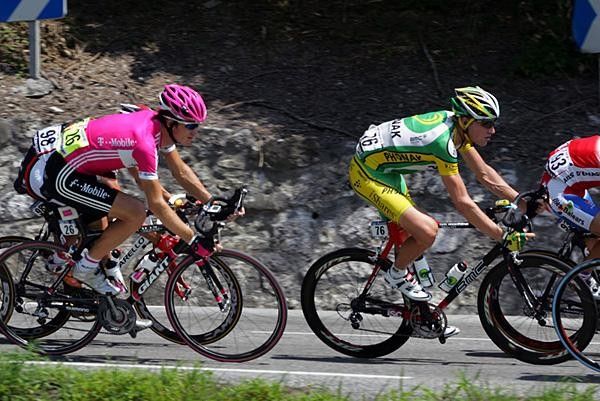 Axel Merckx (Phonak) and Michael Rogers (T-Mobile) come through.