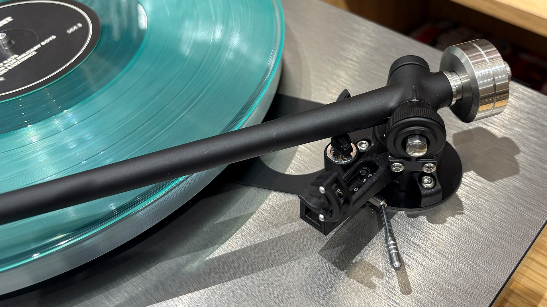 Rega Planar 6 RS Edition turntable playing blue vinyl, detail of tonearm