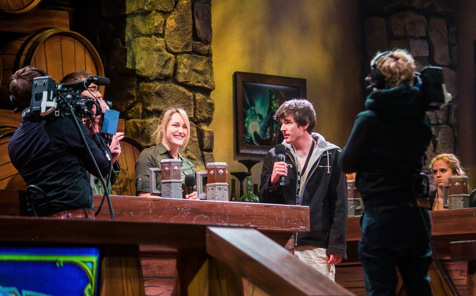 Talking Esports is a free book about how to a pro gaming caster