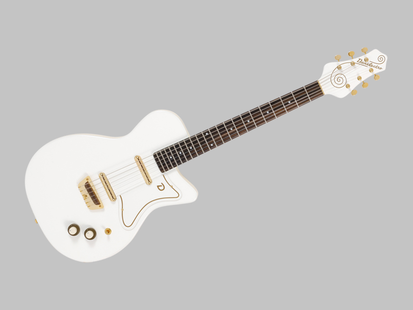 The bridge Lipstick single-coil sounds a bit like a Strat unit.
