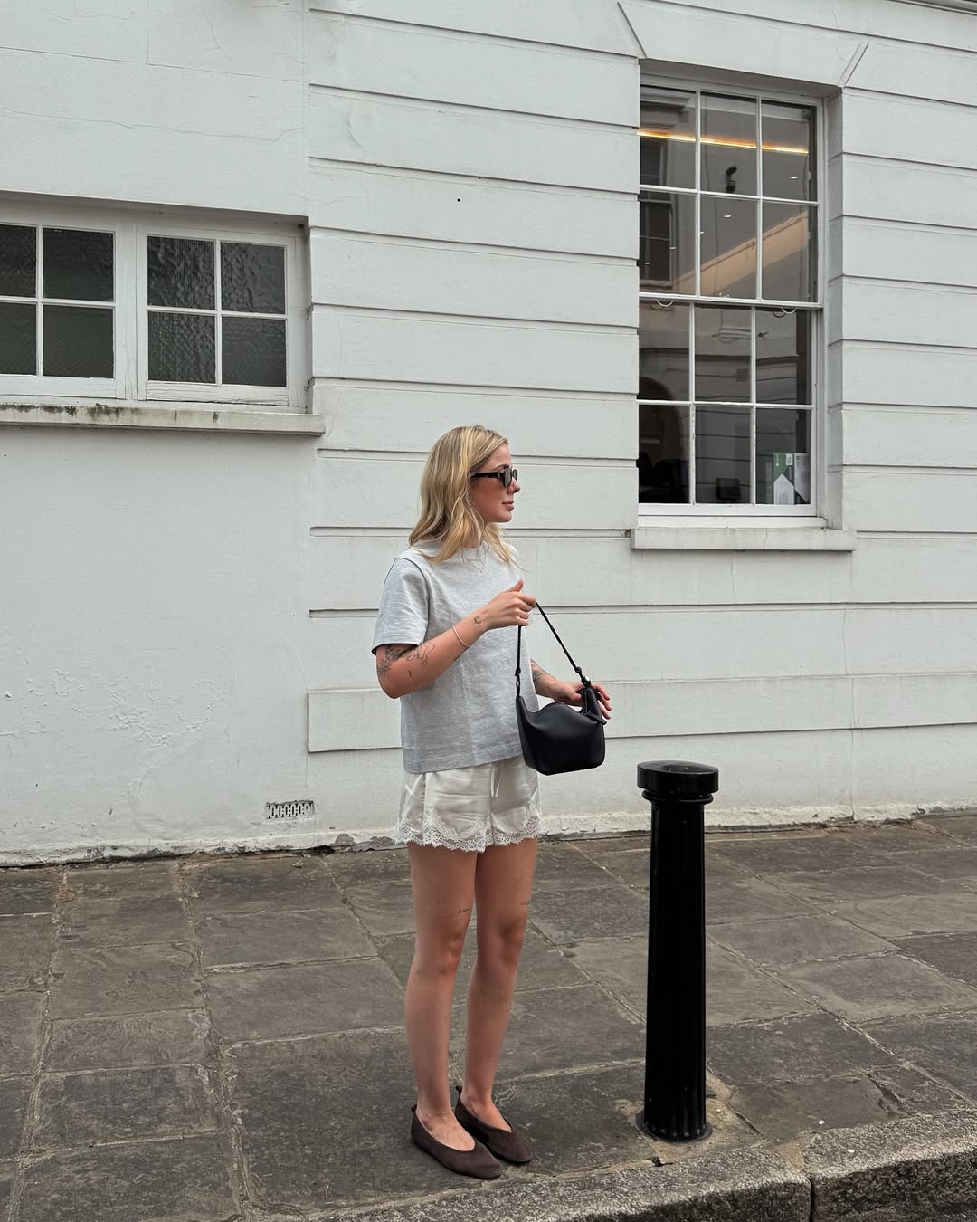@glameramo wearing ballet flats with shorts