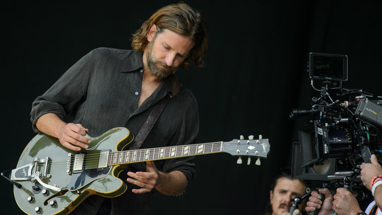 bradley cooper Glastonbury