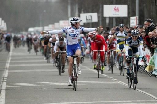Le Samyn winner Arnaud D&eacute;mare (FDJ-BigMat) glances over at runner-up Kris Boeckmans (Vacansoleil - DCM).