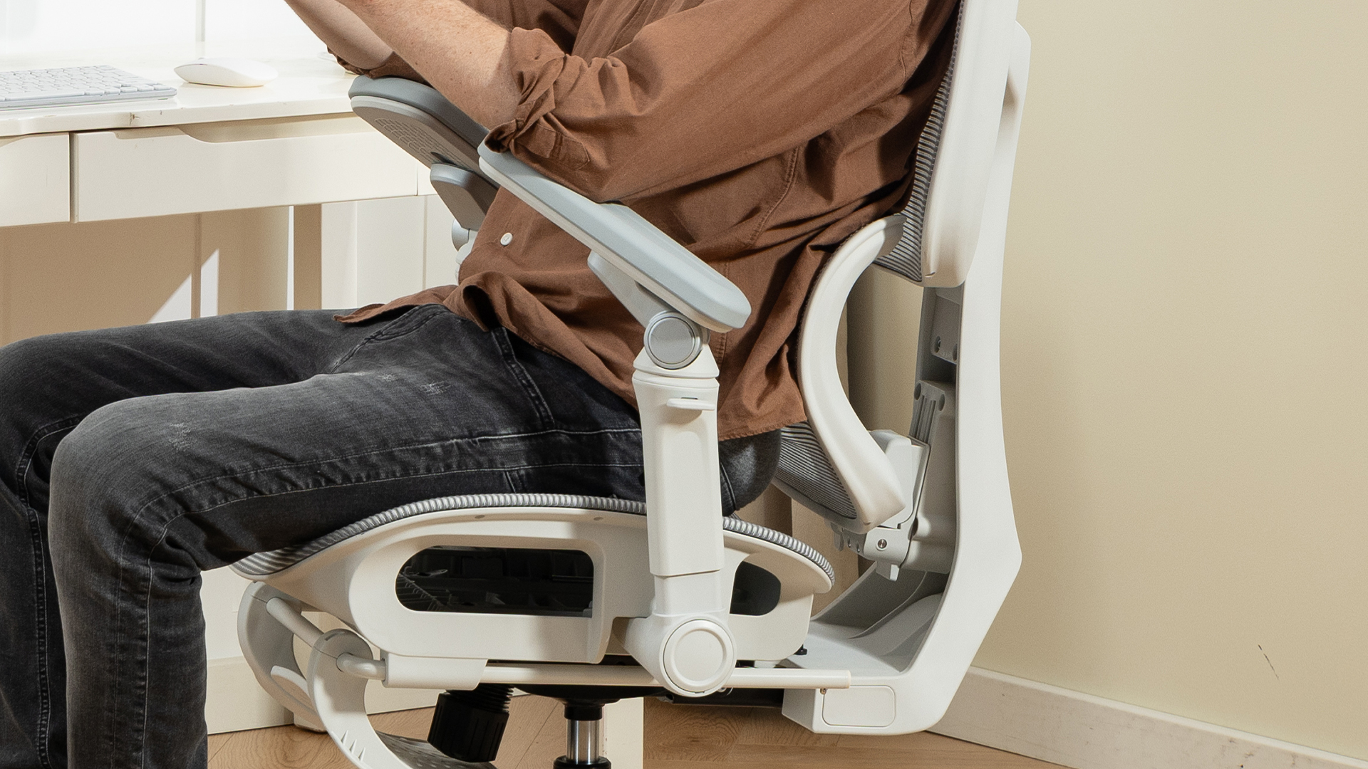 Close up shot of someone sitting in the Boulies EP600 chair