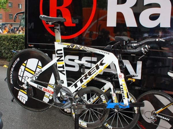 Armstrong's primary rig differs little from the spare with the lone exceptions being a modified rear derailleur and a very slightly different base bar grip.