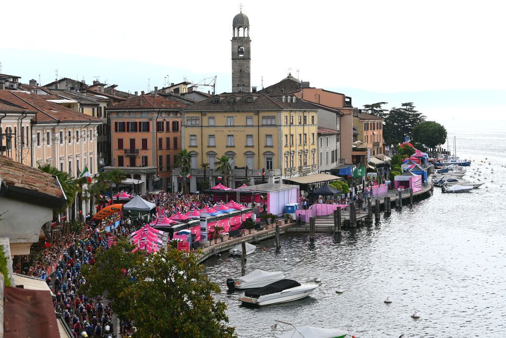 APRICA ITALY MAY 24 A general view of the peloton at Lake Garda in Sal Village while fans cheer prior to the 105th Giro dItalia 2022 Stage 16 a 202km stage from Sal to Aprica 1173m Giro WorldTour on May 24 2022 in Aprica Italy Photo by Tim de WaeleGetty Images