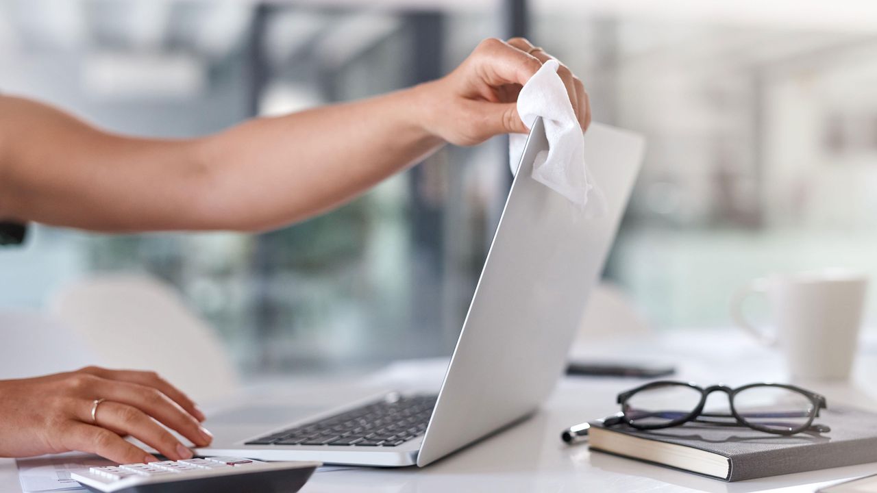 cleaning a laptop