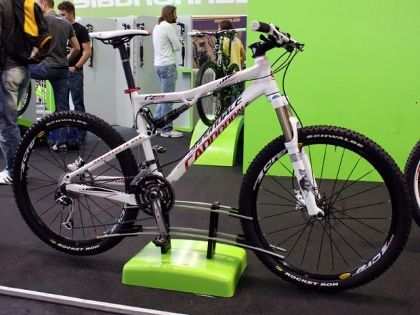 Last year's 130mm-travel Rize is now split into 120mm and 140mm platforms.