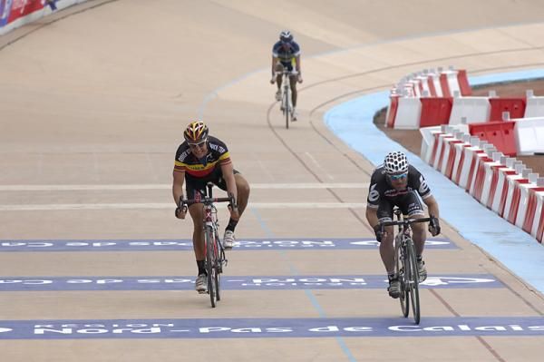 Roger Hammond (Cervelo) leads Tom Boonen (Quick Step) across the line for fourth and fifth.