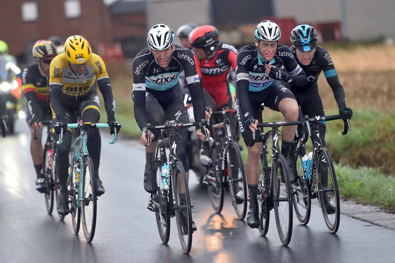 Stijn Vandenbergh (Etixx - Quick-Step) on the front of the final select group