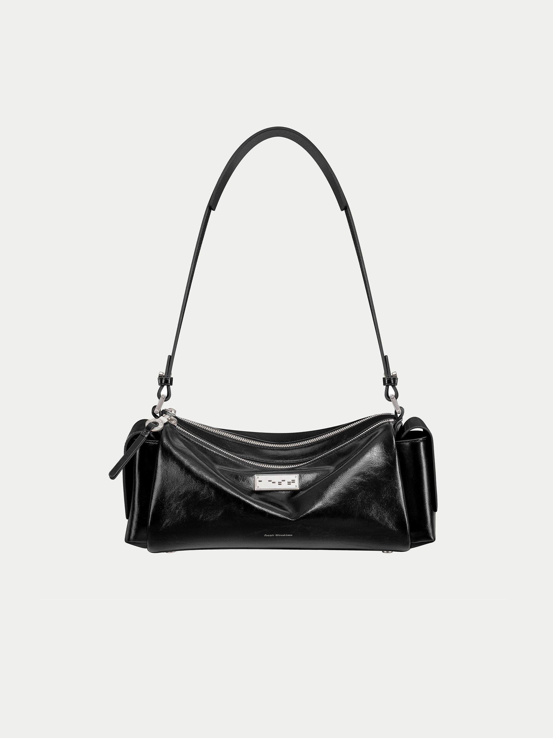 Capture Medium Sling Bag - Black / M