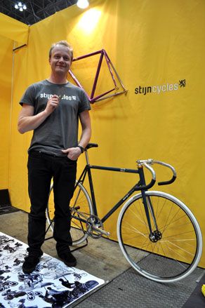 A bicycle designer explain cycle