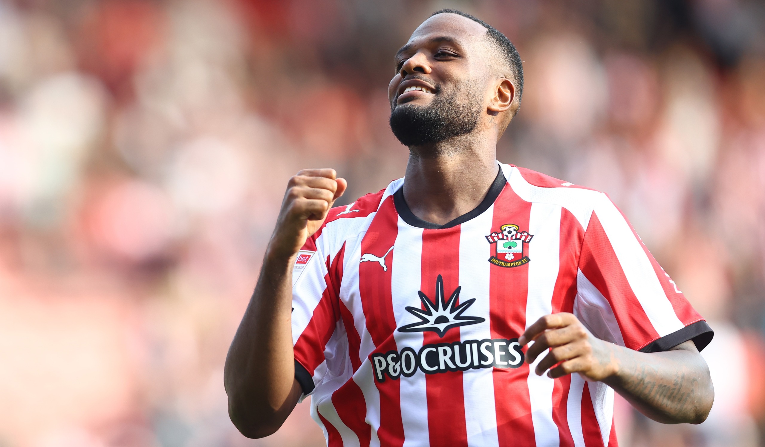 Cyle Larin durante a partida do Sky Bet Championship 2026/27 entre Southampton e Bristol City no St Mary's Stadium em 12 de setembro de 2026 em Southampton, Inglaterra.