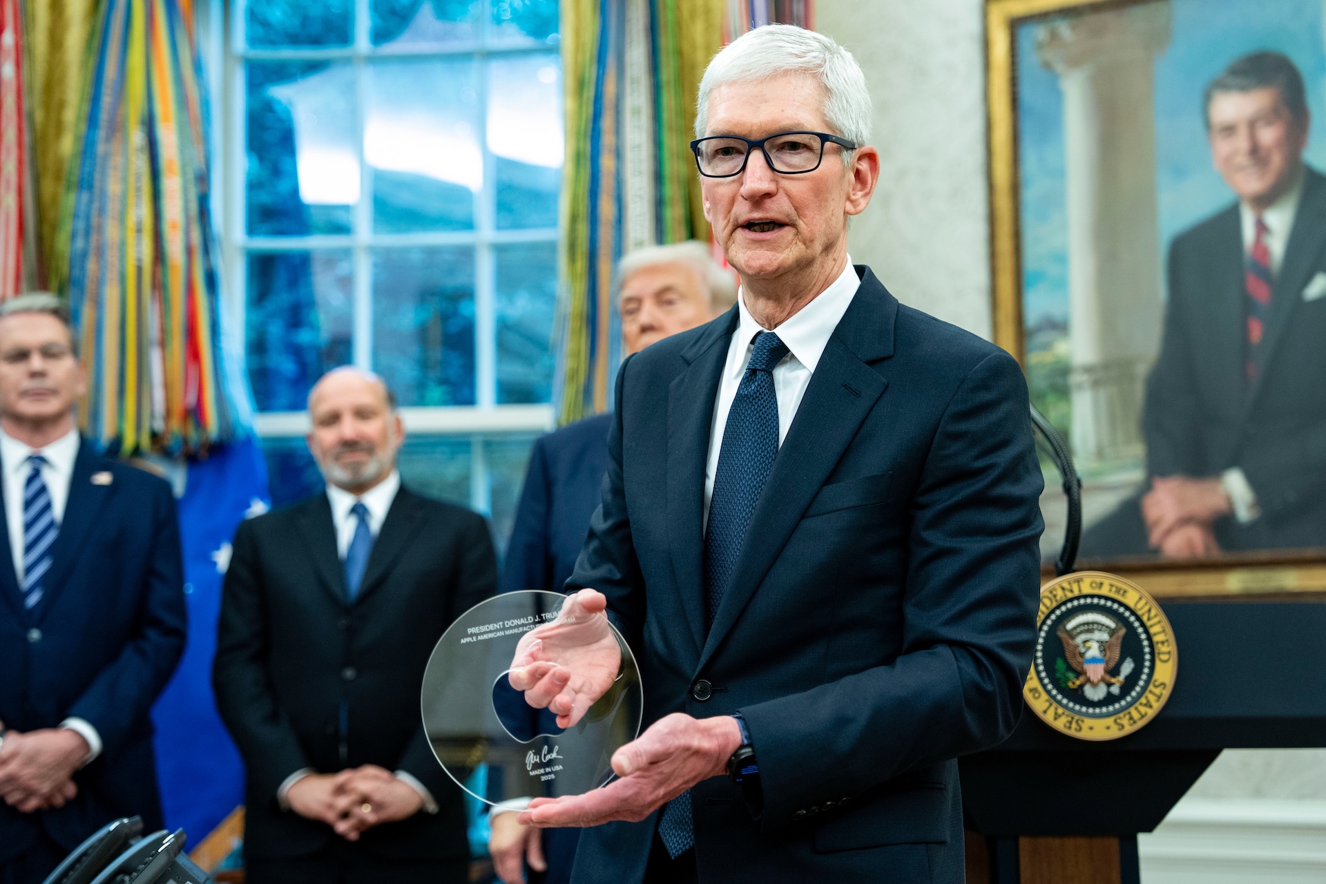 Tim Cook and Donald Trump at a White House press conference
