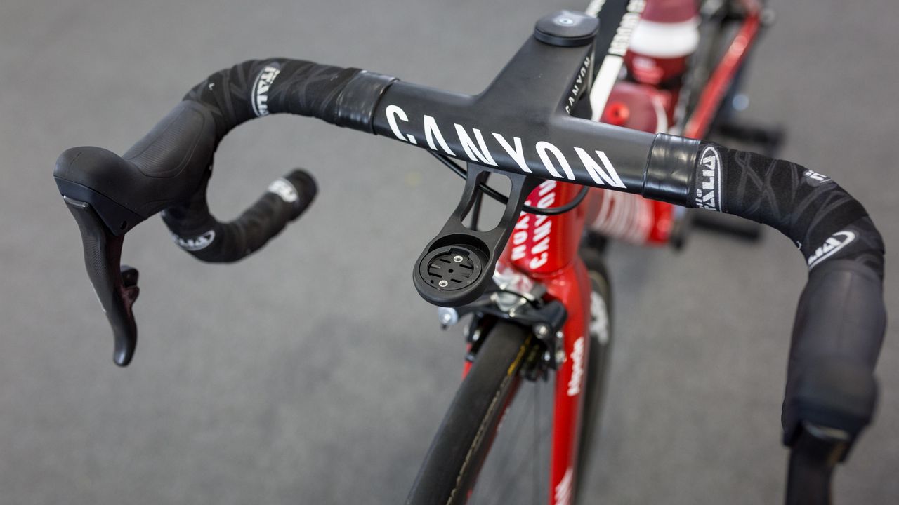 Integrated aerodynamic bars