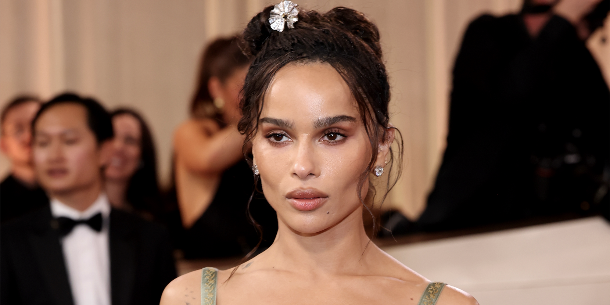 Zoë Kravitz Rejects Her Signature Golden Globes Look in Favor of a Surprising Trend