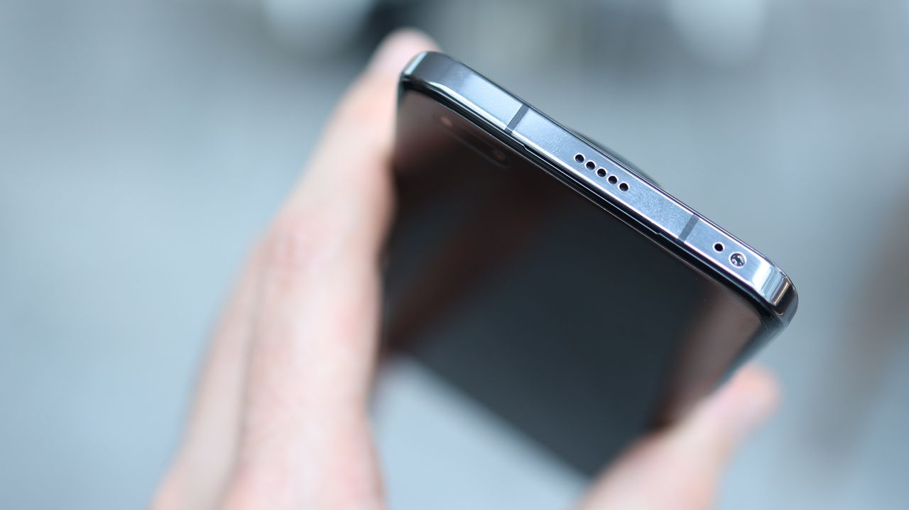 A photo of the Honor Magic 5 Pro