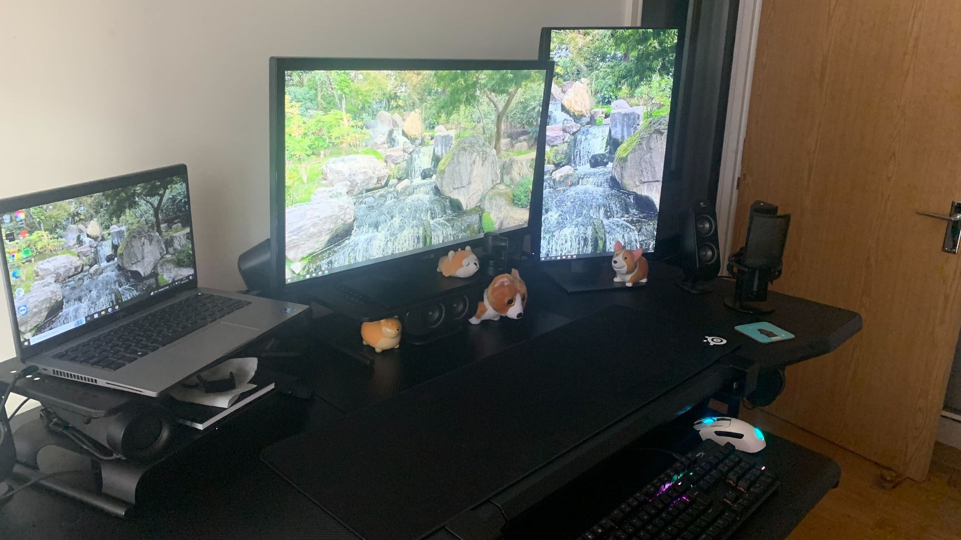 I revamped my gaming desk to improve my mental health and it really