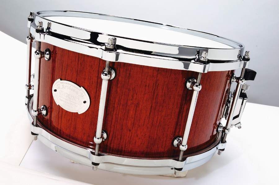 The bubinga's die-cast hoops and classic tube lugs add to the &lsquo;pro&acute; look