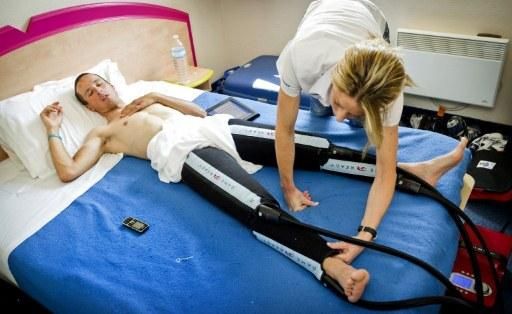 Orthopedic therapist of Vacansoleil DCM checks the cold compression system on Johnny Hoogerland
