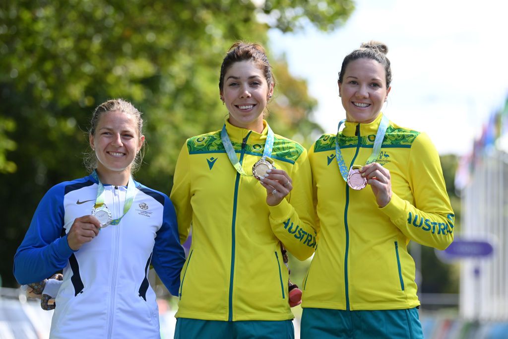 The women's Commonwealth Games road race medals (l-r) Neah Evans of Scotland, Georgia Baker of Australia and Sarah Roy of Australia