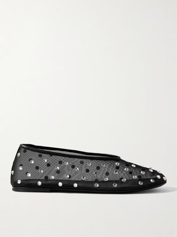 missing-image ارتدت Alexa Chung صيحة الأحذية المسطحة المرصعة في أسبوع الموضة في باريس