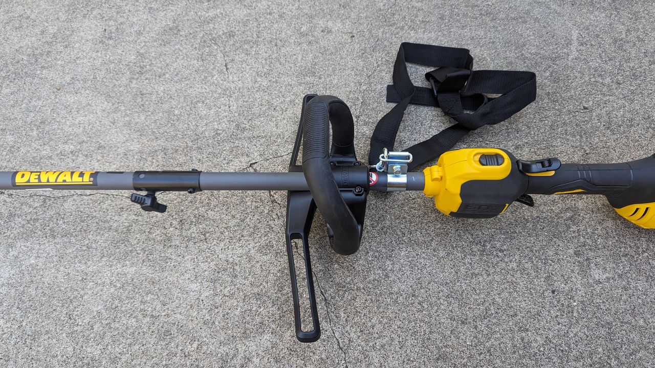 handle of the dewalt string trimmer with brushcutter attachment