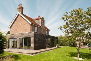 Single storey rear extension ideas: Chiddingly Private House by Acronym. Architecture and Interiors photography by Jim Stephenson / clickclickjim