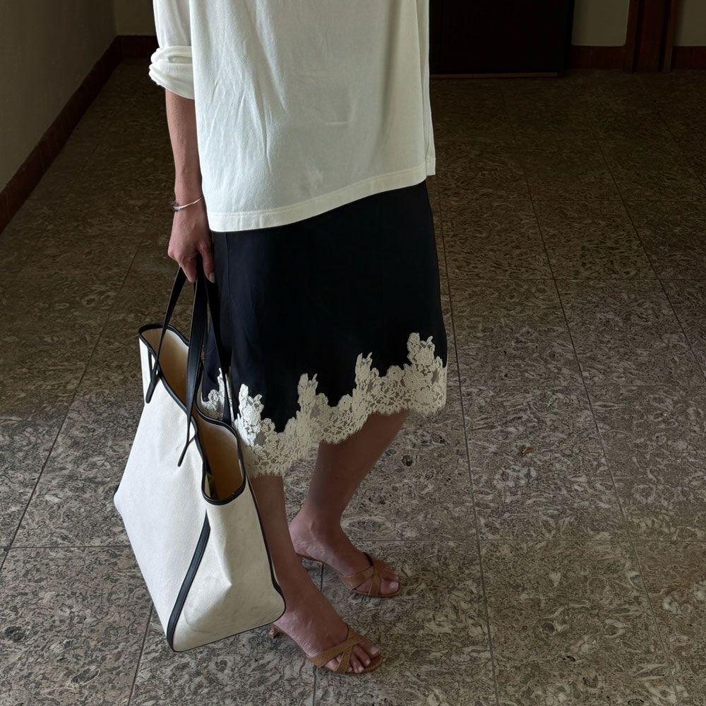 Not a White Short-Sleeve Tee—This Is the Anti-Trend Top It Girls Are Wearing With Skirts, Jeans, and Fashionable Pants