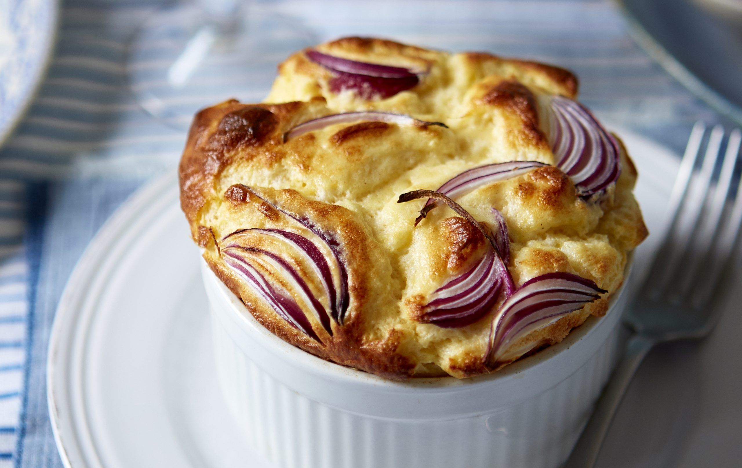 Cheese and onion souffl&eacute; recipe